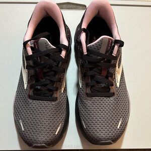 Brooks Adrenaline 22 Women's 9.5 Running Shoes - Gray and Pink New No Box